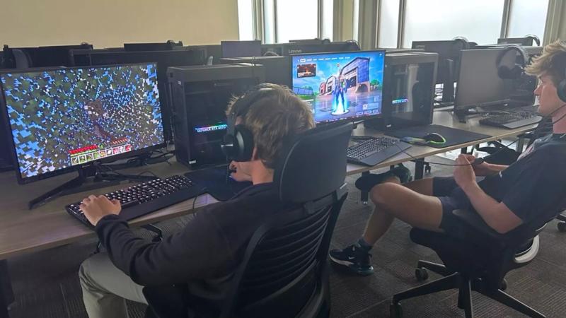students gaming the esports lounge