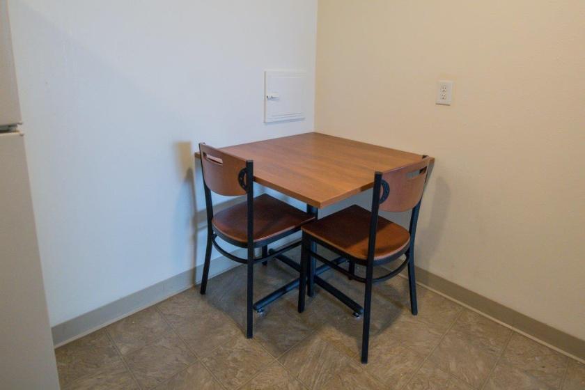 University Place dining table