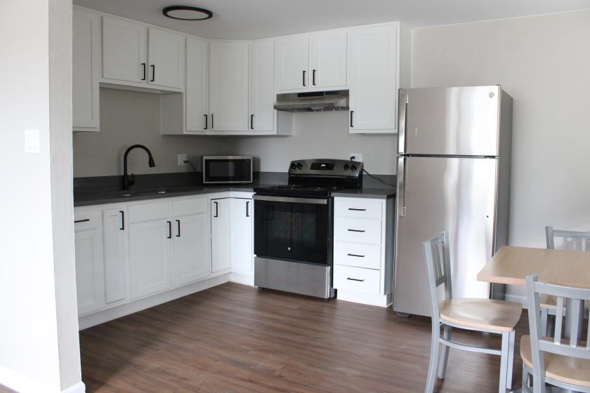 Lynn Marie 2-Bedroom Apartment Kitchen